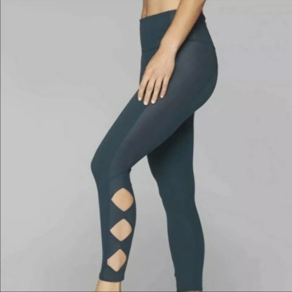 Athleta Women’s 7/8 Cobra Tights/Legging in Abyss. Sz M